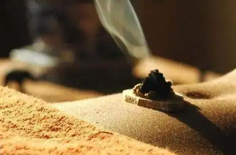 盐灸的作用与功效 盐灸和艾灸哪个效果好些