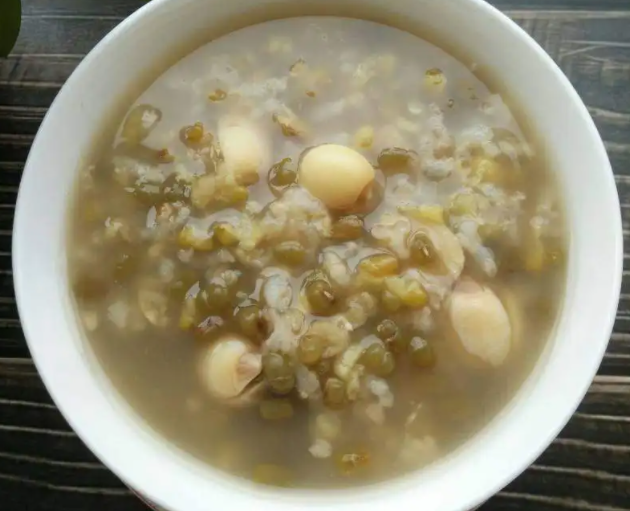 莲子红薯绿豆粥的功效与作用 莲子红薯绿豆粥的做法