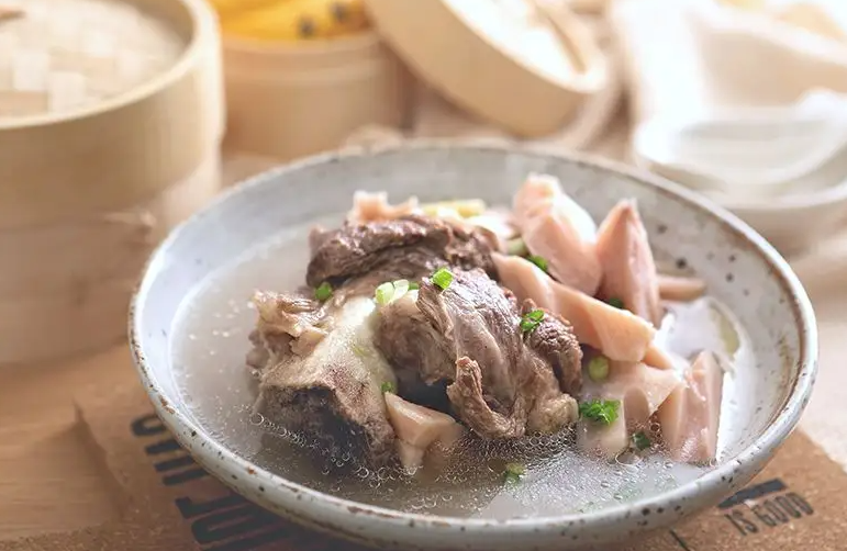 大骨头炖莲藕的功效 莲藕炖鸡汤的功效