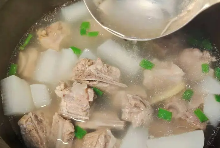 萝卜排骨汤的功效 萝卜排骨汤的注意事项