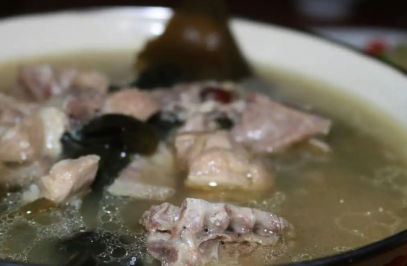 鸭肉海带汤的功效 鸭肉煮板栗汤功效
