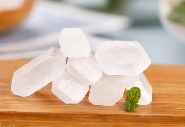 冰糖的功效与作用 嗓子疼可以吃冰糖吗