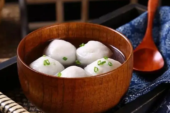 鱼丸煮多久才能熟 煮鱼丸用开水还是冷水