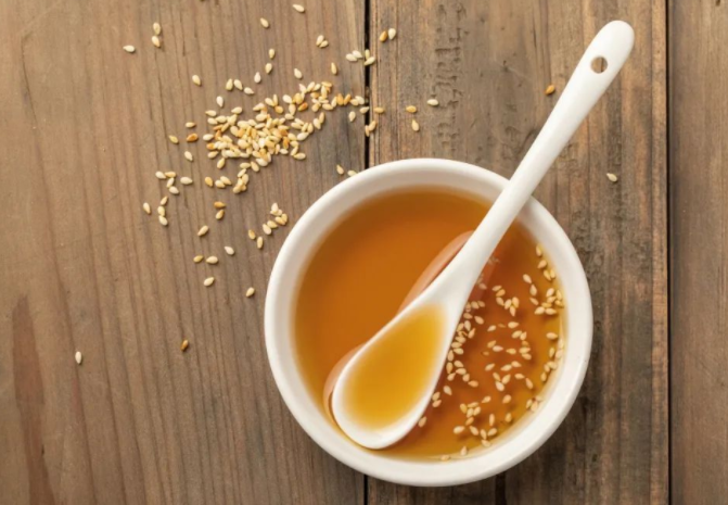 坐月子吃芝麻油的功效与作用 坐月子吃什么油比较好