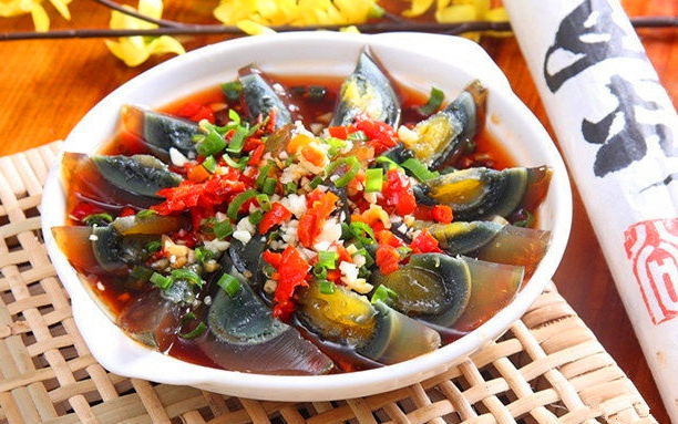 皮蛋和什么不能一起吃吃皮蛋的禁忌