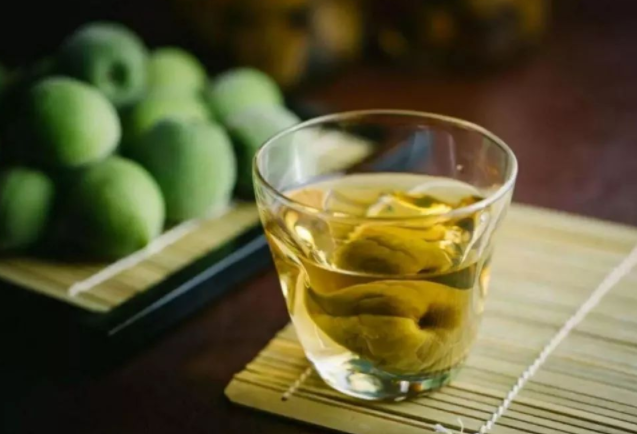 酿制梅子酒时的注意事项 喝了梅子酒怎么解酒