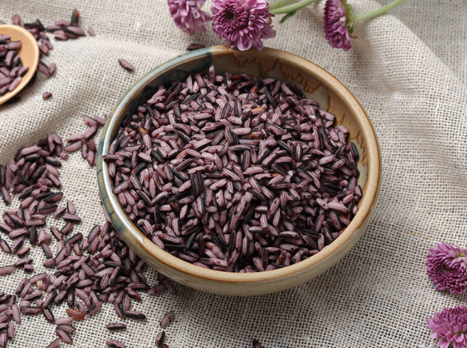 紫米的功效与作用 紫米和黑米的区别和营养价值