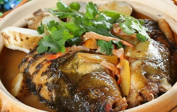 减肥能吃鱼头鱼腩吗 鱼头比鱼肉热量高吗