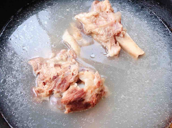 怎么煮猪腿骨汤 猪腿骨汤的营养价值