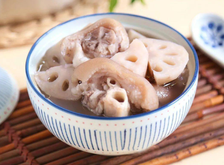 莲藕猪蹄汤喝了有什么作用?猪脚甜汤红枣煲汤起什么作用