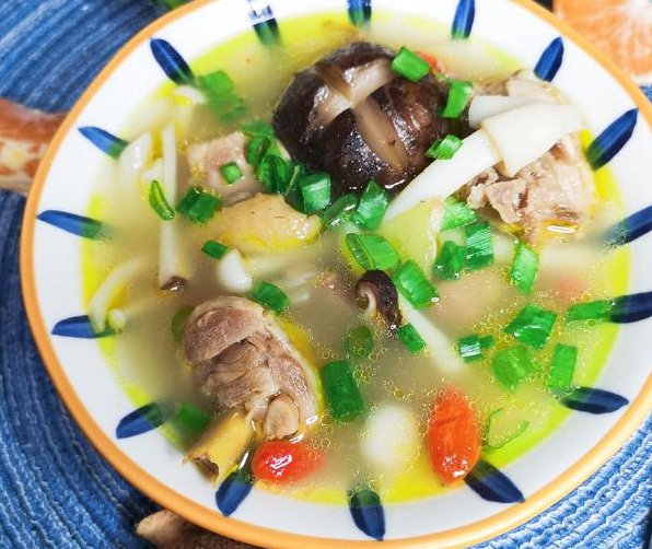 炖鸡汤要炖几个小时 炖鸡汤前鸡肉要焯水吗