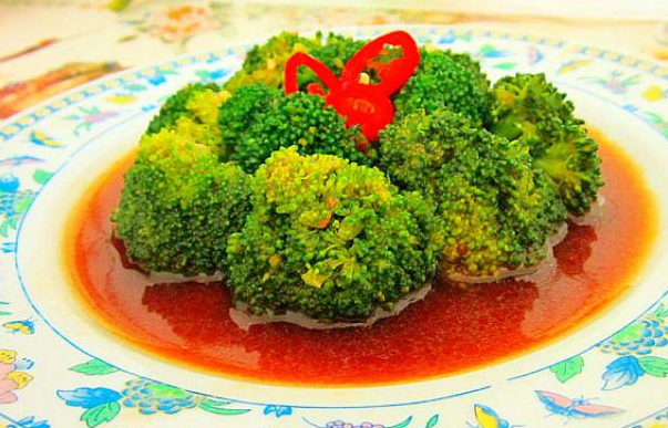 西兰花上有黑点能吃吗 西蓝花可以烫一下就吃吗