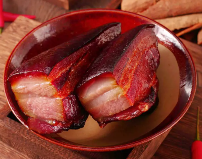 腊肉烧皮好吃还是不烧皮好吃 腊肉是生肉还是熟肉