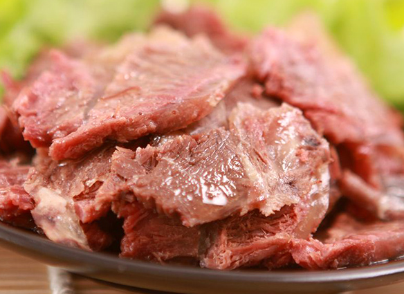驴肉和洋葱可以一起吃吗 驴肉放圆葱好还是大葱好