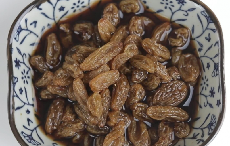 醋泡葡萄干有什么功效 葡萄干泡醋的功效