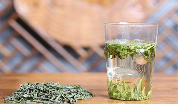 你喜欢喝茶吗？夏天喝绿茶的好处