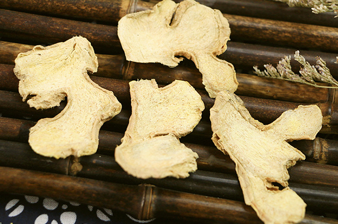 干姜的功效与作用 吃干姜片有好处吗
