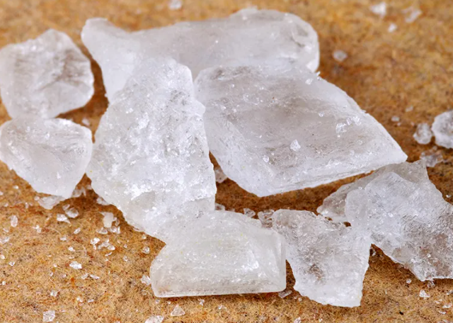 如何用白矾泡脚治脚气 白矾泡脚的使用方法