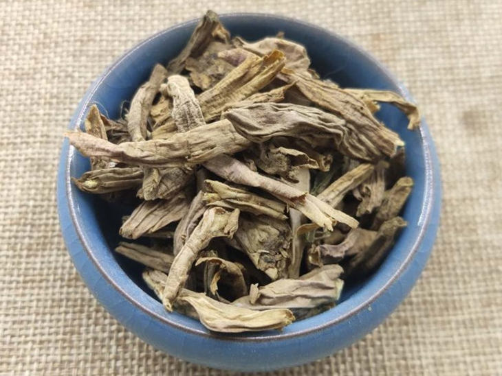 萱草根的功效与作用 萱草根的能治什么病