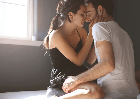 如何运用巧妙技巧 让女人屈服于你的魅力