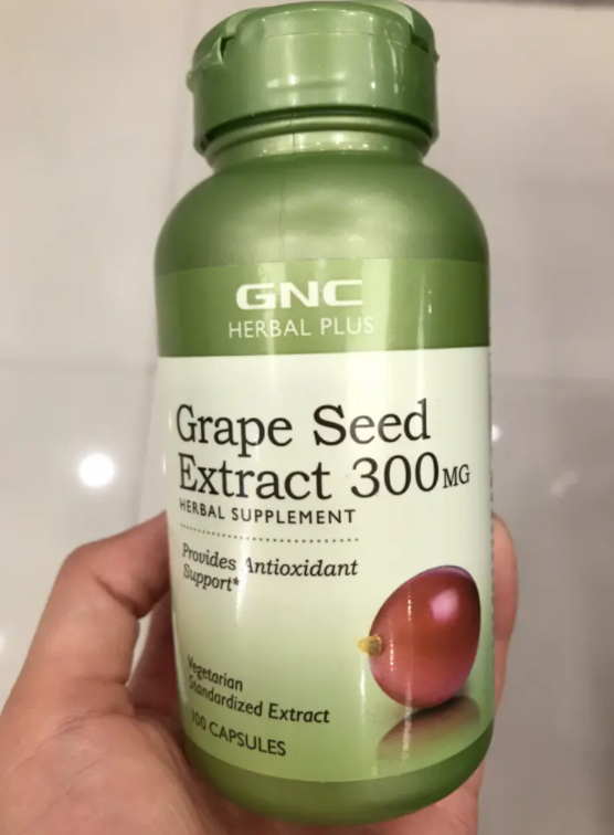 gnc葡萄籽300mg一天吃几粒(每日推荐剂量：gnc葡萄籽300mg几颗最合适？)