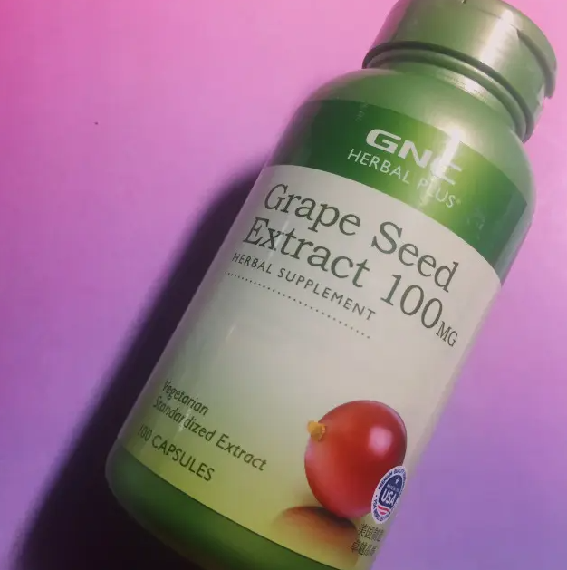 gnc葡萄籽胶囊好(瑰丽好处 尝试GNC葡萄籽胶囊)