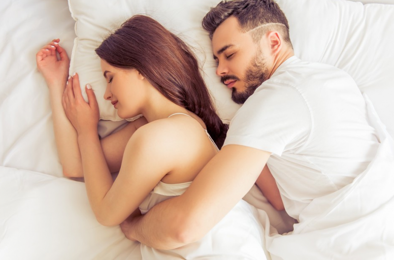 男上女下式女生什么动作？揭秘男女性爱中的真相