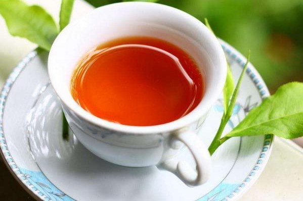 女生喝红茶还是绿茶好？这篇文章告诉你答案