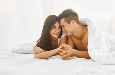 男同爱爱技巧（让你的男同伴达到高潮的技巧）