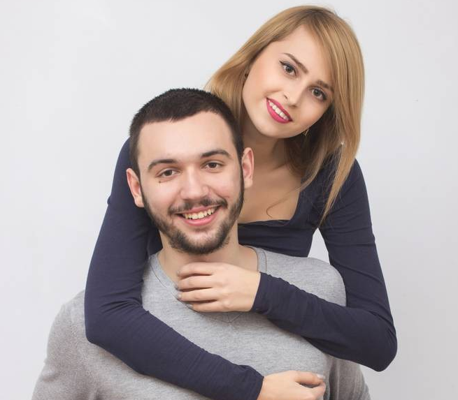 为什么男生喜欢亲女生的手？为什么男生会有这种行为呢？