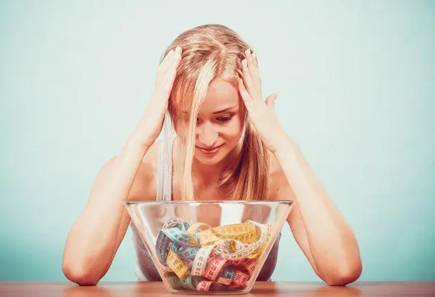 女生节食瘦身成功案例她用5个月的时间减掉30斤，如今成为了一线互联网公司的运营高手