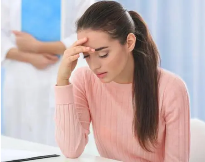 女生练腹肌的最快方法（打造完美腹肌的训练指南）