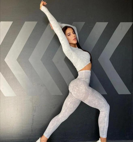 女生练习健身能否打造美丽肌肉？