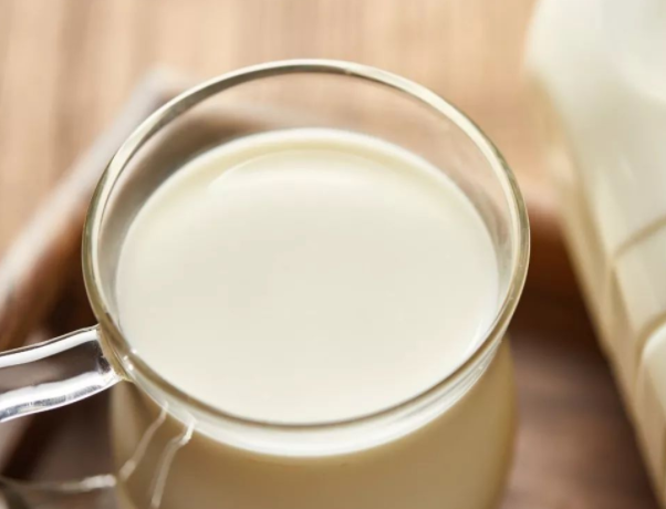 牛初乳加钙功效与作用(牛初乳加钙可增强骨骼健康)