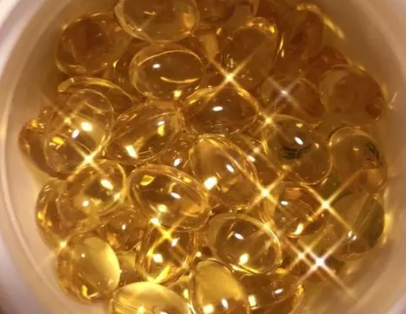 维生素e软胶囊可以祛痘(维生素E软膏对痘痘有奇效)