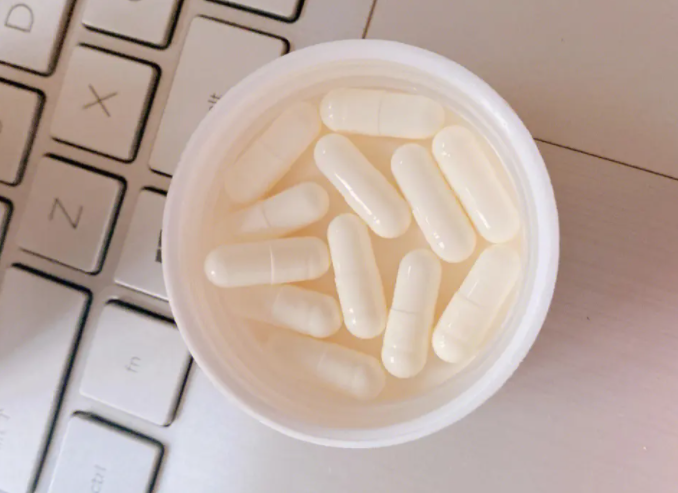 褪黑素功效有哪些(褪黑素的作用及功效，你知道吗？)