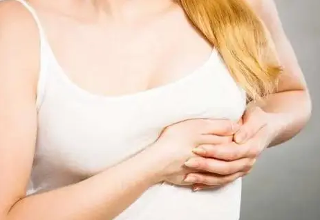 让女性感受到高潮需要怎样做(男人应该如何安抚乳房)