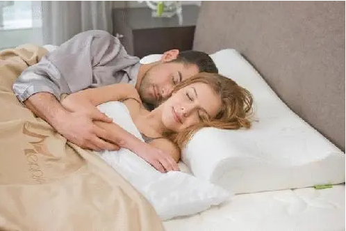 男人如何散发男人味呢(男人要知道这四个性爱技巧)