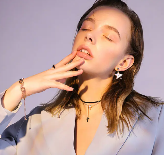 女生青春期的心理变化 探究焦虑自我认同和爱情观的演变