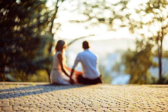 女生为什么容易湿？这是正常的生理现象还是需要注意的问题？