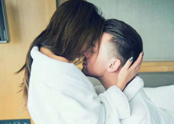 女生为什么要舔男生?解析舔狗心理和行为背后的原因