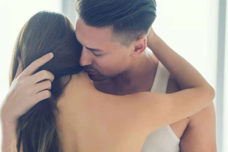 女生主动触摸男生？这些技巧让你更自信更有魅力