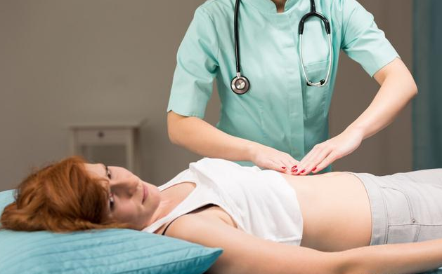 女生小腹痛的原因有哪些？女生小腹痛应该如何应对？