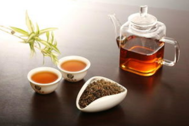 女生减肥适合喝什么茶最好？原来是因为现在的女生越来越愁嫁