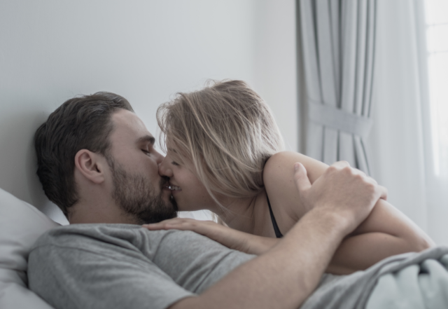 女生做完爱小腹胀痛（如何缓解性爱后的不适感）