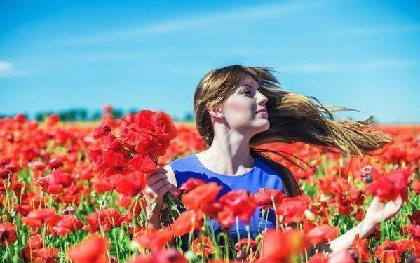 抛开谣言，揭秘女性下体湿润的原因与健康知识
