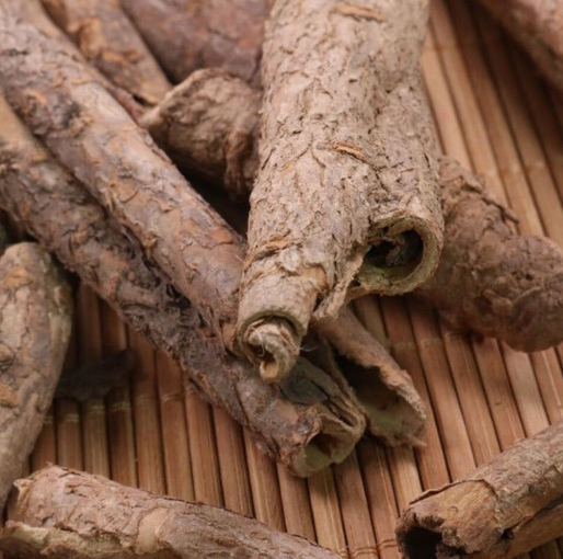 香加皮的功效与作用（五加皮与香加皮的功效与作用）