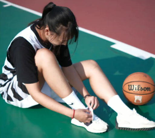 女生打篮球会不会减肥（探究女生打篮球对减肥的影响）