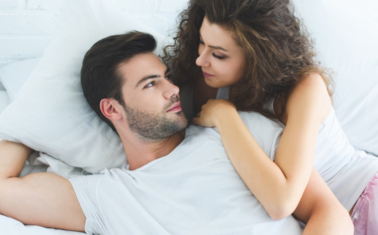 如何用亲热技巧提高你的恋爱成功率？如何在亲热中增加感情？