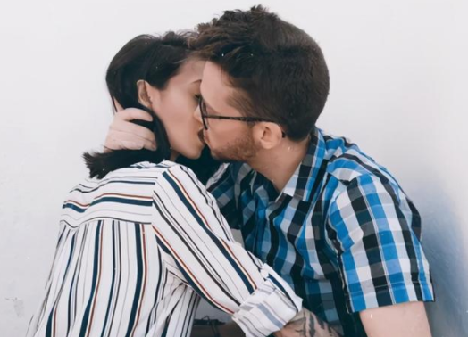 什么情况下女生想爱爱（探讨女性性欲的触发因素）